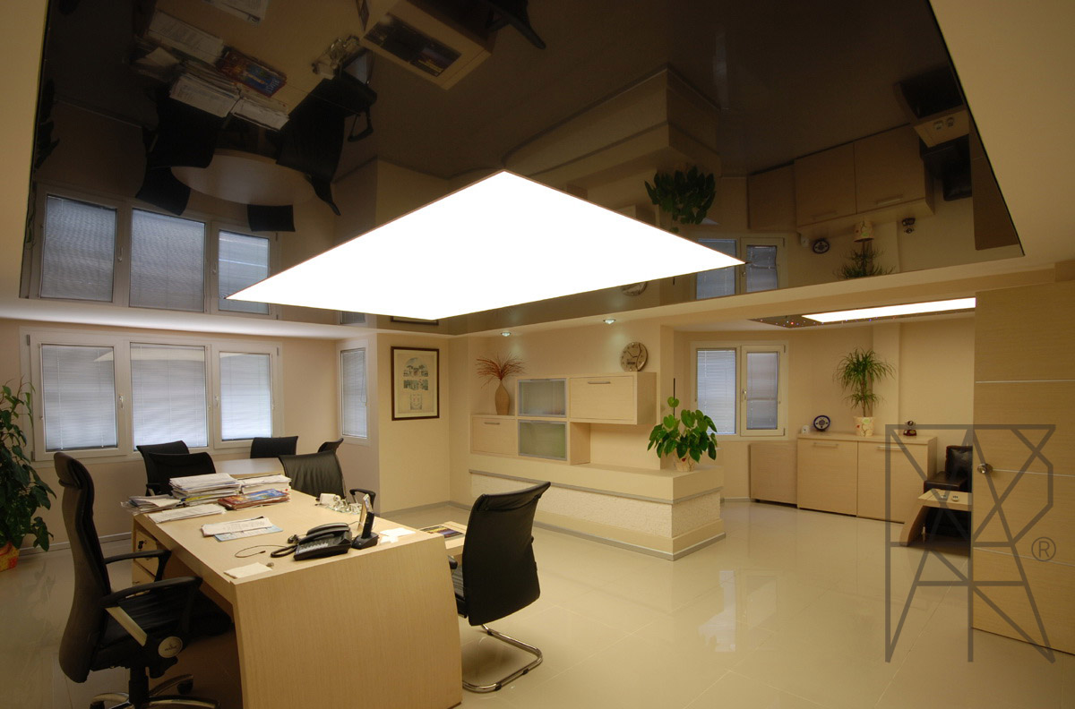 натяжной потолок в офисе